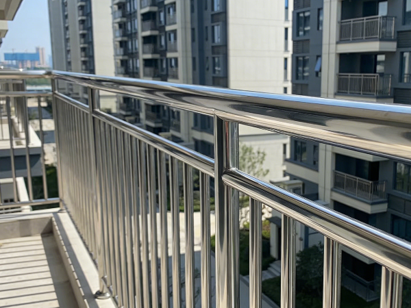 喜师傅不锈钢护栏 × 高端住宅社区：精工护栏筑就品质人居安全屏障