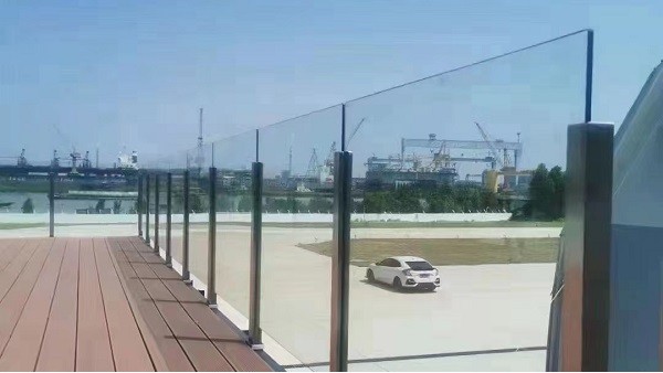 方形卡槽玻璃护栏 方形卡槽玻璃护栏