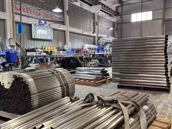 喜师傅 10 年深耕，专业不锈钢护栏厂家打造全场景安全防护解决方案