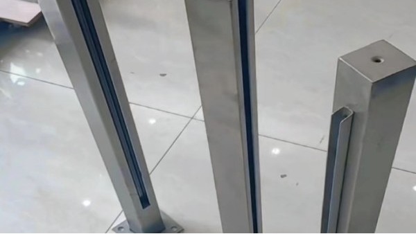 不锈钢卡槽立术 不锈钢卡槽立术
