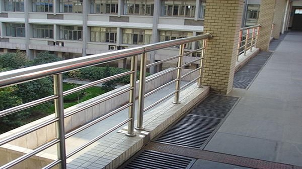 学校不锈钢安全护栏 学校不锈钢安全护栏