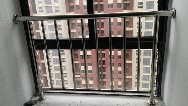 封闭式阳台不锈钢护栏 封闭式阳台不锈钢护栏