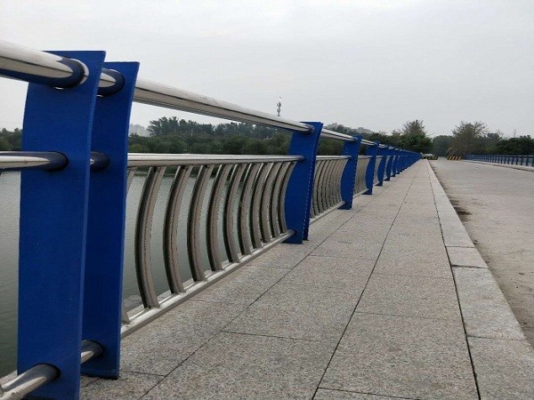 河道不锈钢护栏定制加工 河道不锈钢护栏定制加工