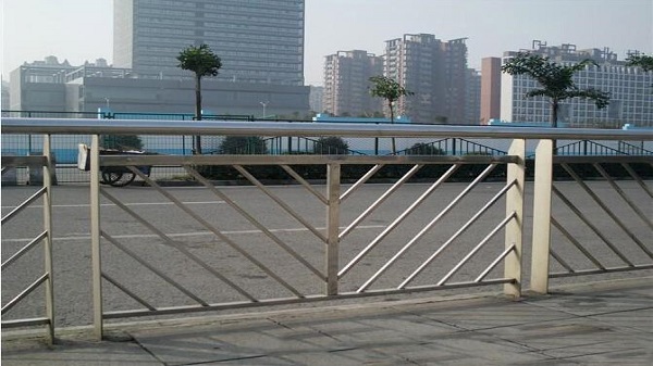 不锈钢道路防护栏杆 不锈钢道路防护栏杆
