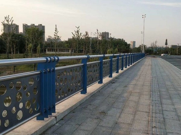 道路不锈钢护栏的价钱由什么决定？