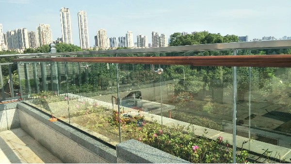 不锈钢夹胶玻璃护栏 不锈钢夹胶玻璃护栏